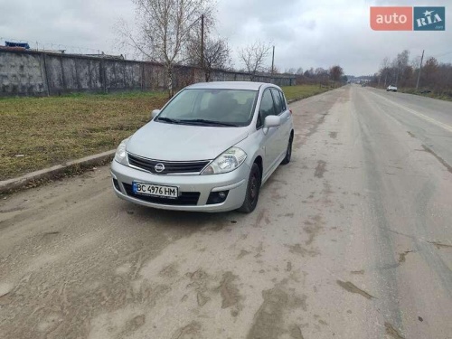 Nissan TIIDA 2010