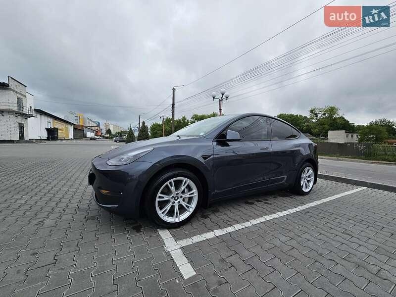 Tesla Model Y 2023