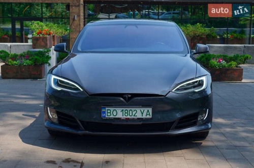 Tesla Model S 2018
