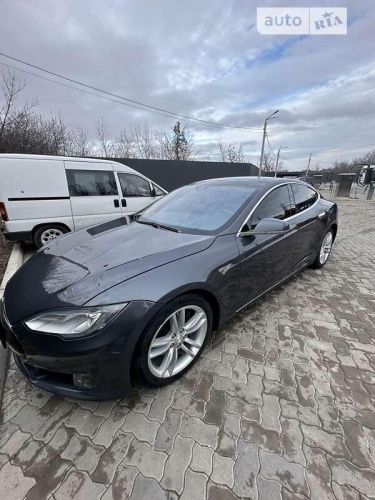 Tesla Model S 2015