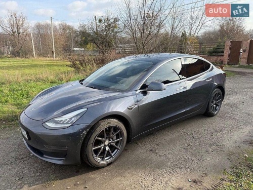 Tesla Model 3 2020
