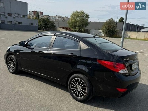 Hyundai Accent 2011
