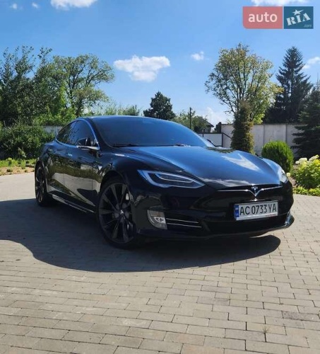 Tesla Model S 2020
