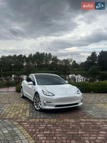 Tesla Model 3 2021