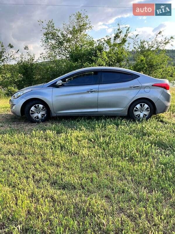 Hyundai Elantra 2012