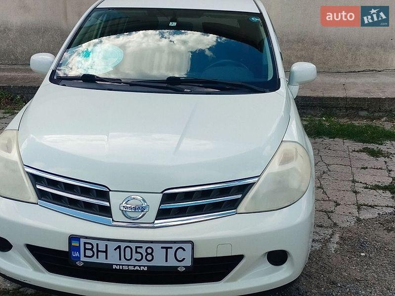Nissan TIIDA 2012