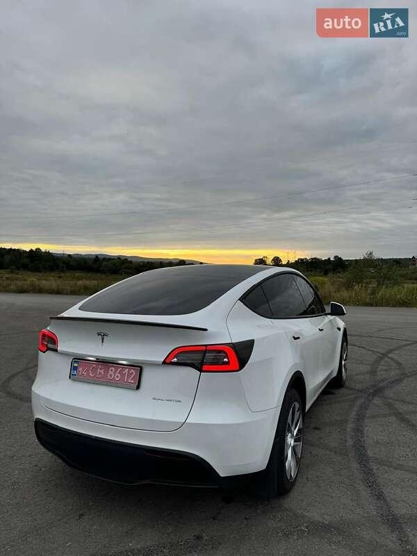 Tesla Model Y 2023