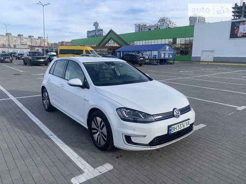 Volkswagen e-Golf 2015