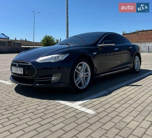 Tesla Model S 2013