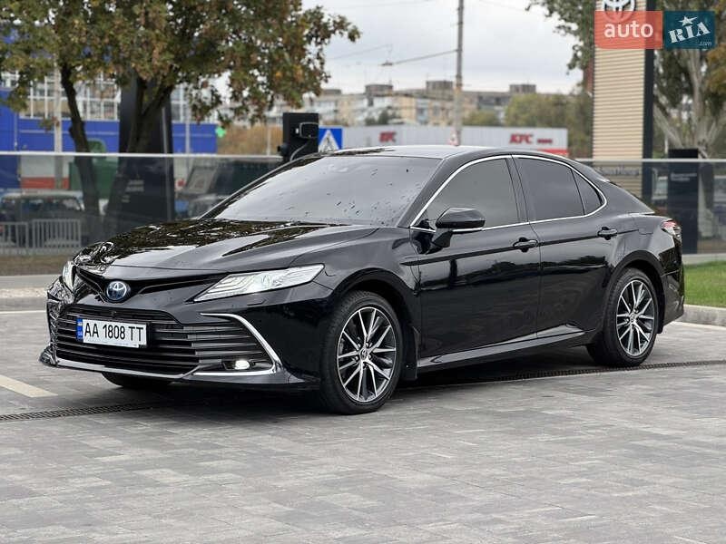 Toyota Camry 2021