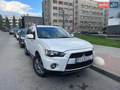 Mitsubishi Outlander 2011