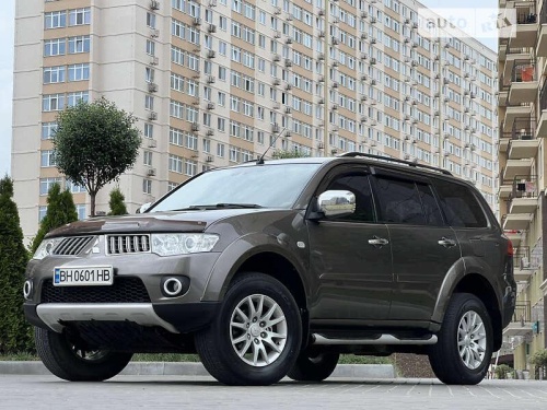 Mitsubishi Pajero Sport 2012