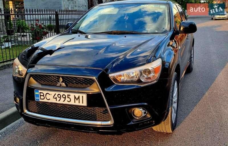 Mitsubishi Outlander Sport 2011