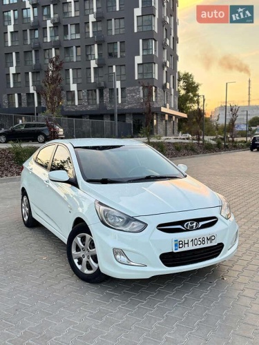Hyundai Accent 2012