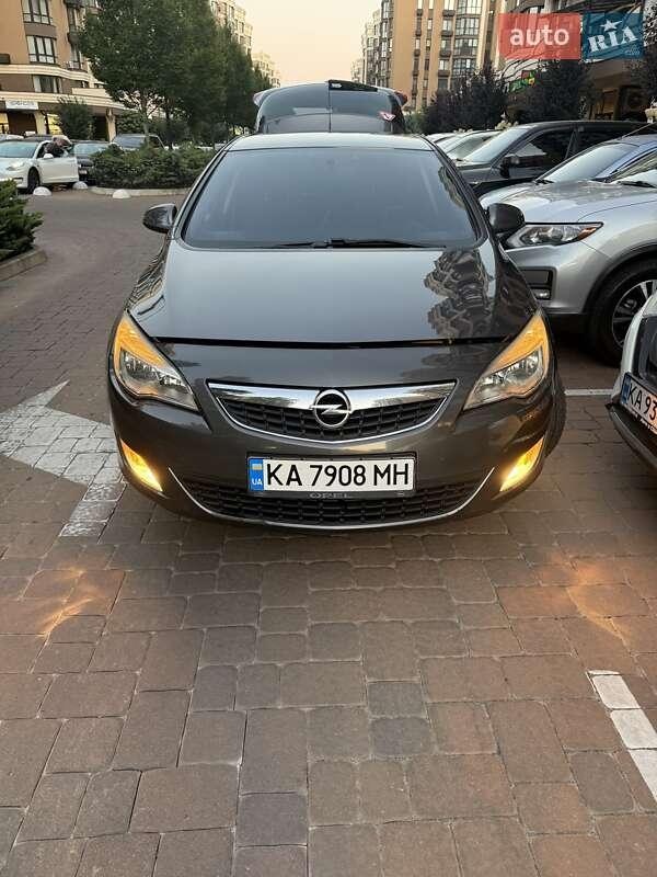 Opel Astra 2012