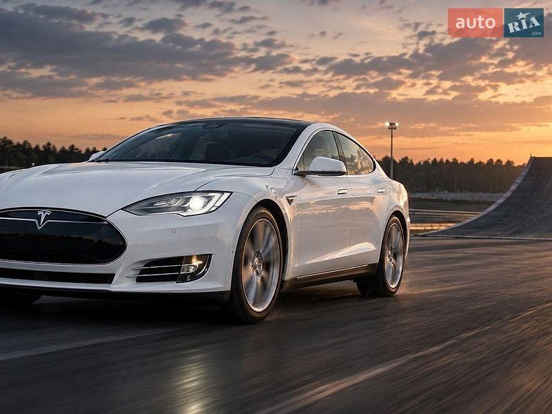 Tesla Model S 2015