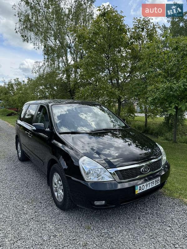 Kia Carnival 2012