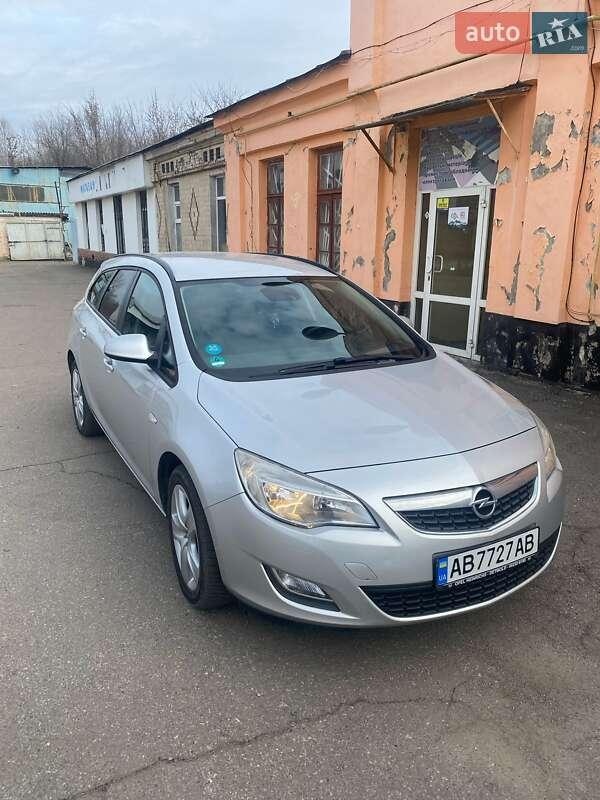 Opel Astra 2011