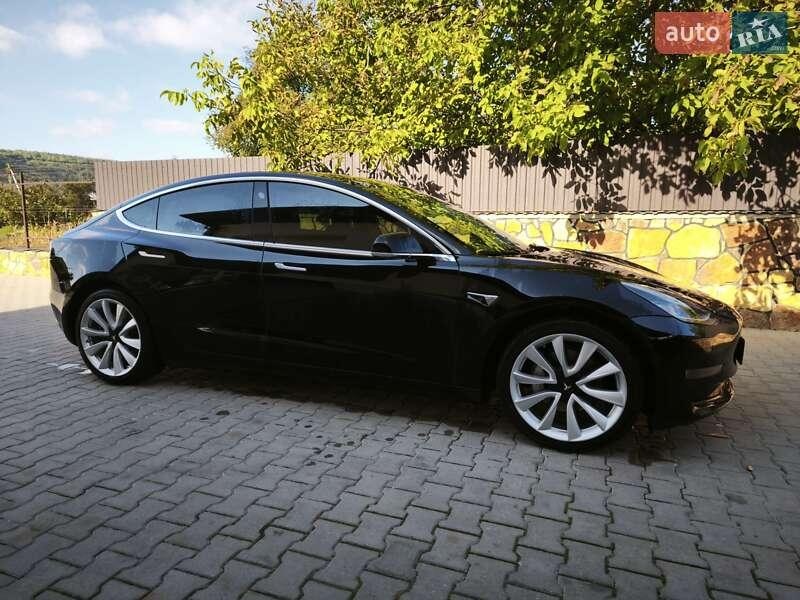 Tesla Model 3 2019