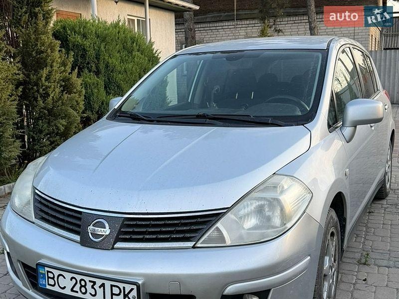 Nissan TIIDA 2009