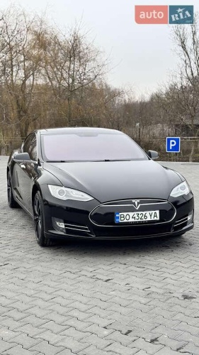 Tesla Model S 2014