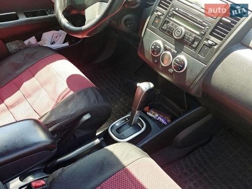 Nissan TIIDA 2008
