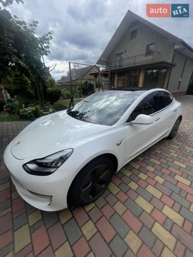 Tesla Model 3 2020