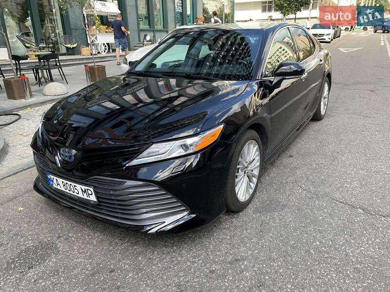 Toyota Camry 2019