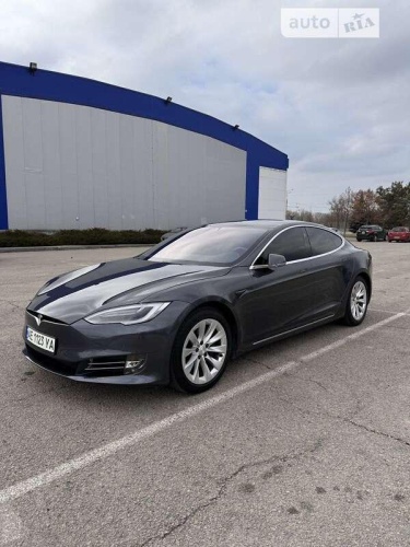 Tesla Model S 2018