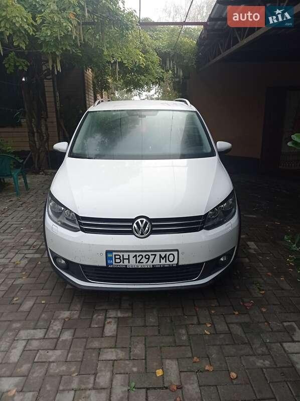 Volkswagen Cross Touran 2011