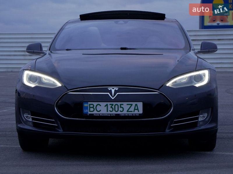 Tesla Model S 2015