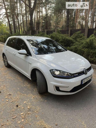 Volkswagen e-Golf 2015
