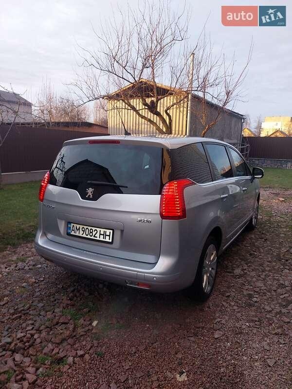 Peugeot 5008 2011
