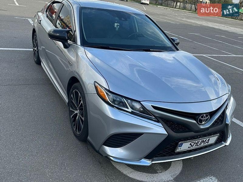 Toyota Camry 2019