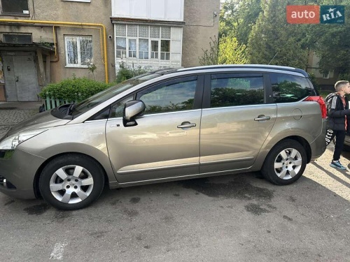 Peugeot 5008 2013