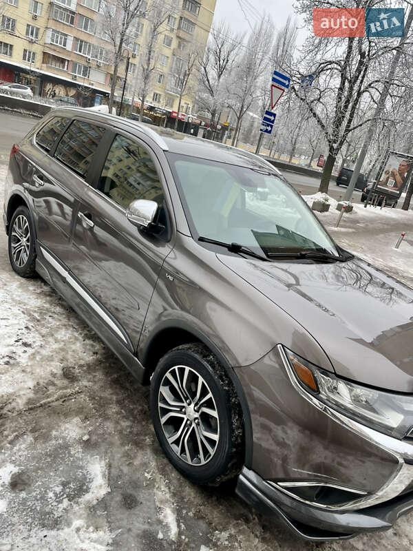 Mitsubishi Outlander 2015