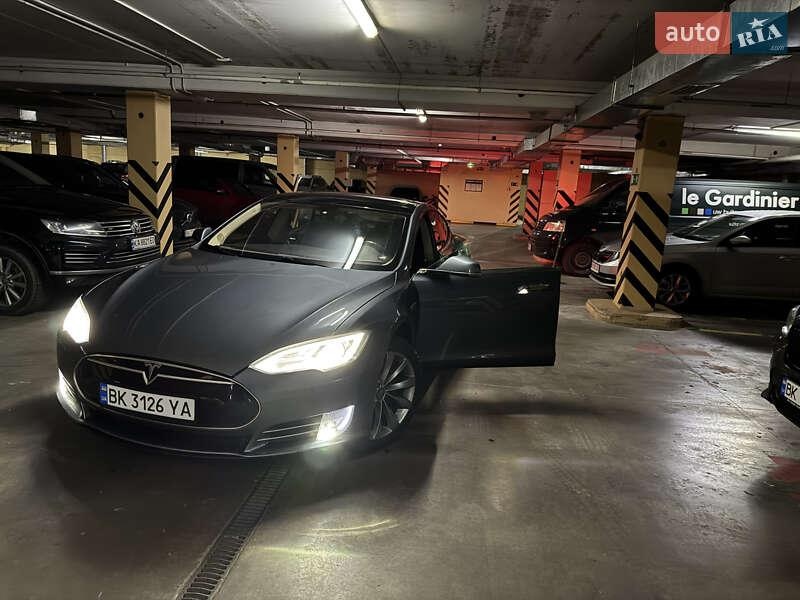 Tesla Model S 2014