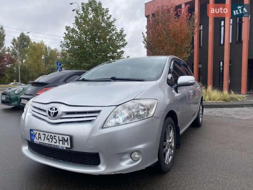 Toyota Auris 2011