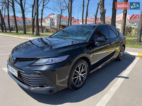 Toyota Camry 2021