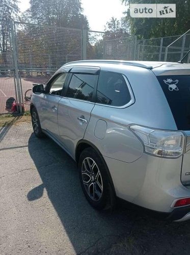 Mitsubishi Outlander 2015