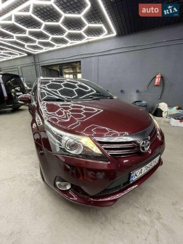 Toyota Avensis 2012
