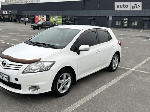 Toyota Auris 2011