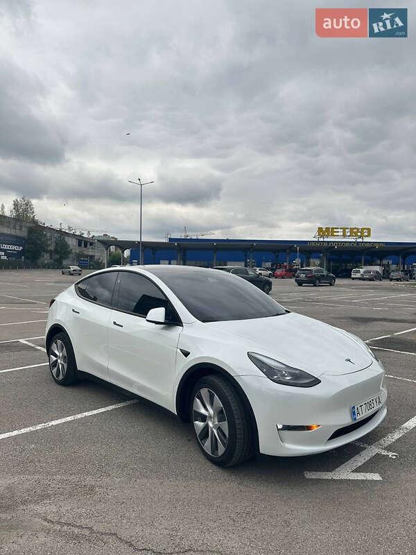 Tesla Model Y 2024