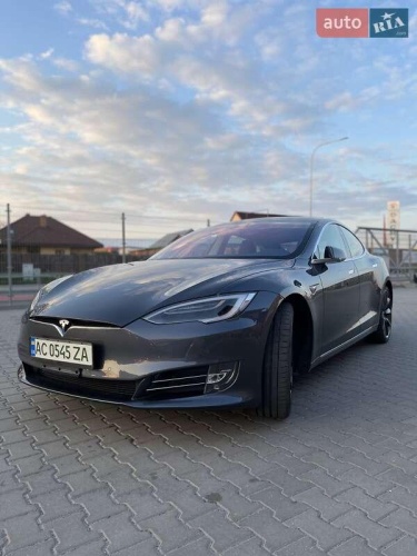 Tesla Model S 2018