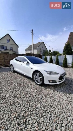Tesla Model S 2014