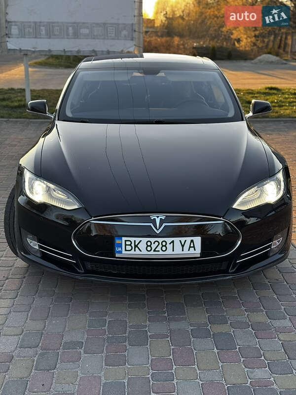 Tesla Model S 2014