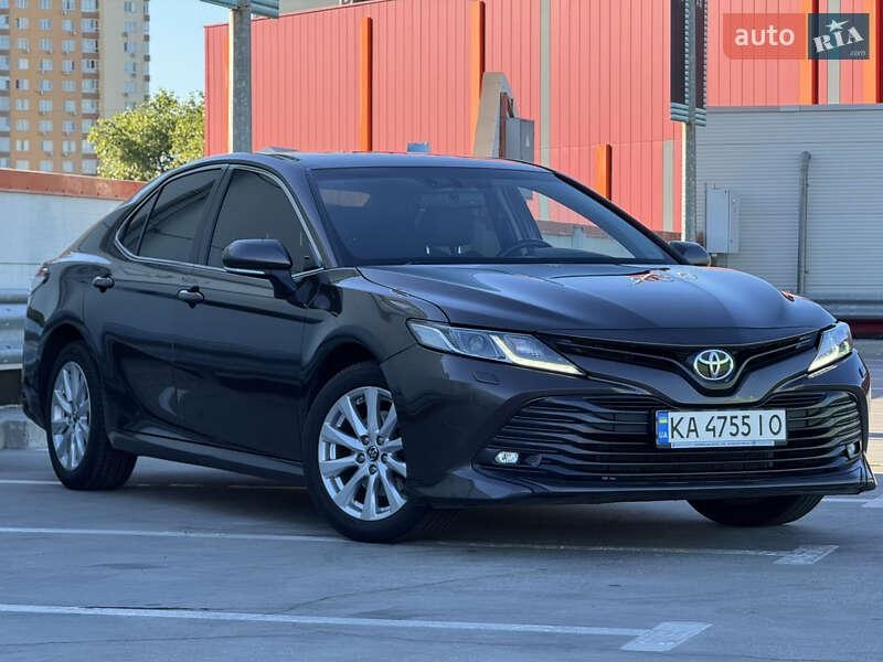 Toyota Camry 2019
