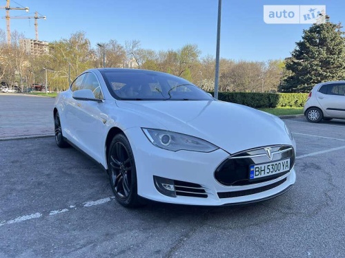 Tesla Model S 2013