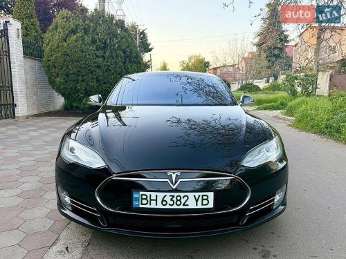Tesla Model S 2015