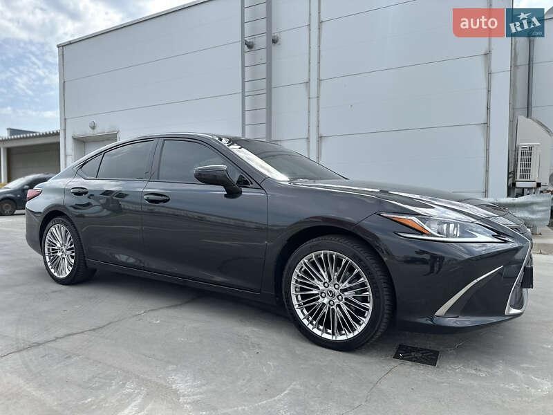 Lexus ES 2021